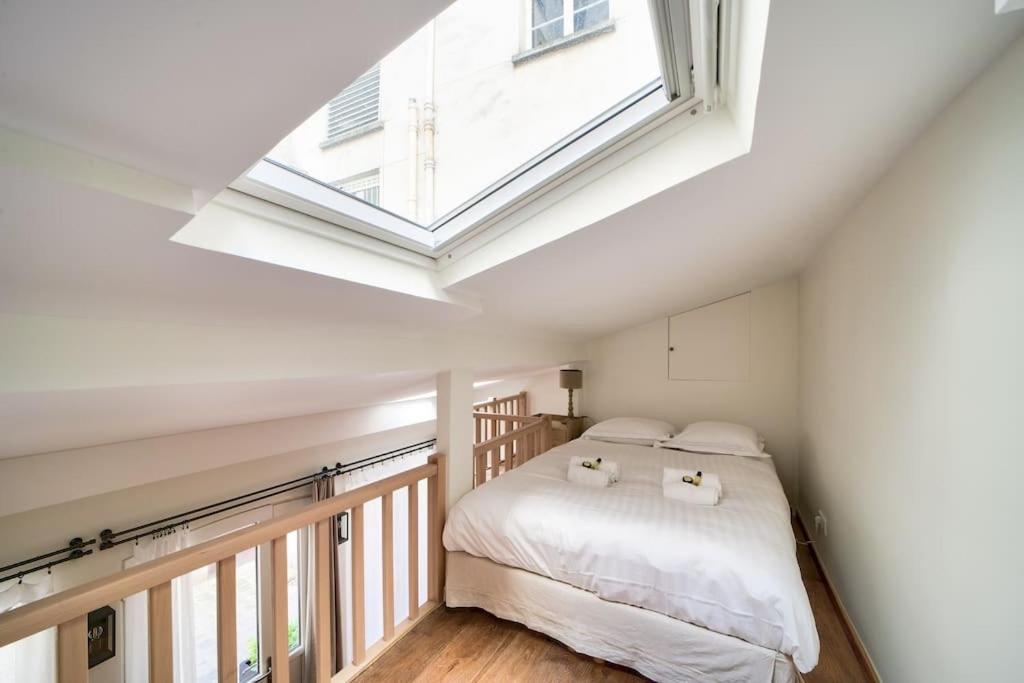 Superbe Maisonnette Neuve Au Coeur De Parijs Buitenkant foto